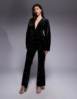 ASOS LUXE - Tief ausgeschnittener Jumpsuit aus Samt in Schwarz mit Perlenverzierung