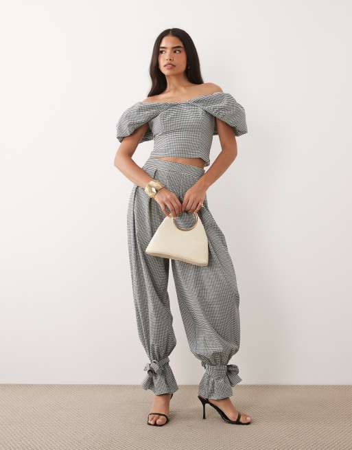 ASOS LUXE - Top a cuadros vichy con escote Bardot y sobrefalda (parte de un conjunto), 3 de 4
