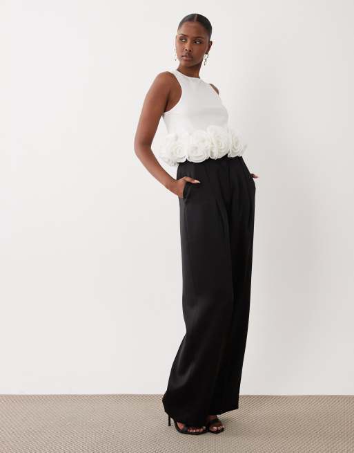 ASOS LUXE - Top blanco sin mangas con espalda de nadadora y detalle de volantes, 2 de 4