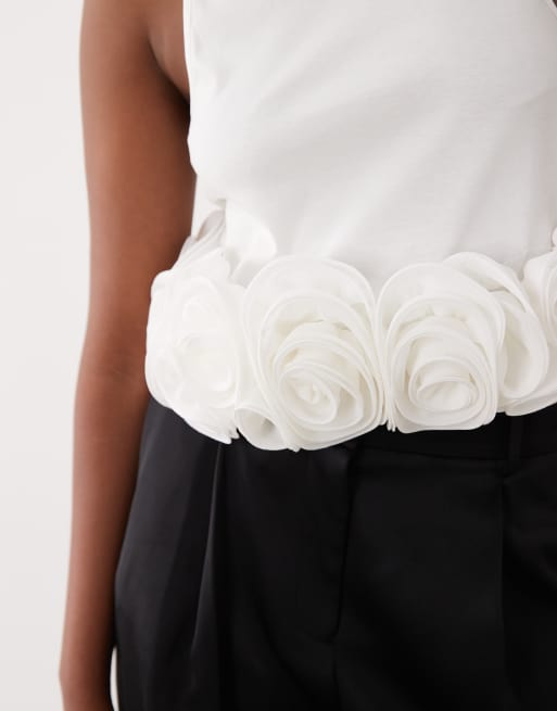 ASOS LUXE - Top blanco sin mangas con espalda de nadadora y detalle de volantes, 3 de 4