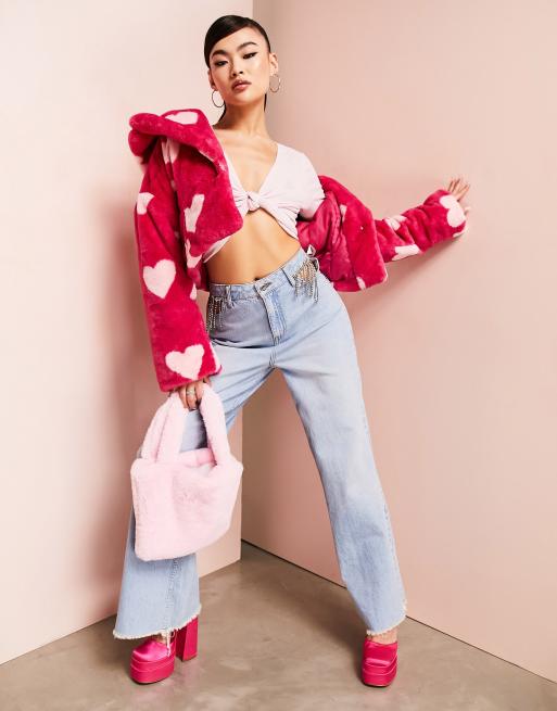 ASOS LUXE - Tætsiddende, kort frakke i imiteret pels med lyserøde hjerter, 3 af 4