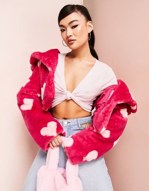 ASOS LUXE - Tætsiddende, kort frakke i imiteret pels med lyserøde hjerter, 4 af 4