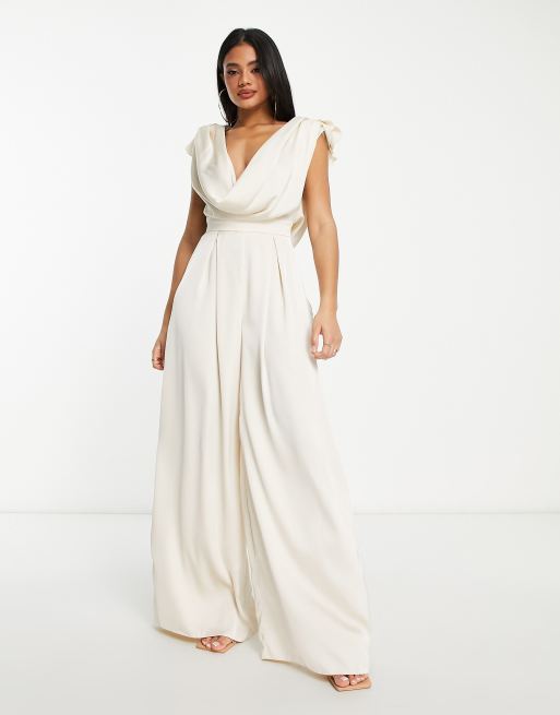 ASOS LUXE - Tuta jumpsuit con scollo profondo e fondo ampio in raso color champagne