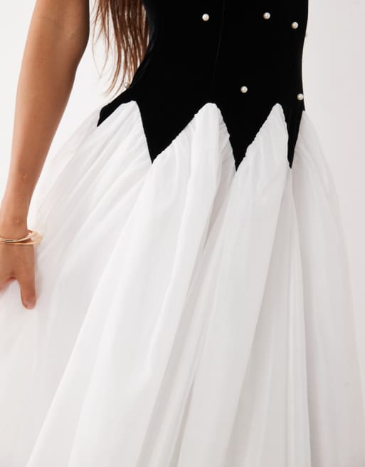 ASOS LUXE velvet bust contrast skirt maxi dress with pearls in mono, 3 of 4