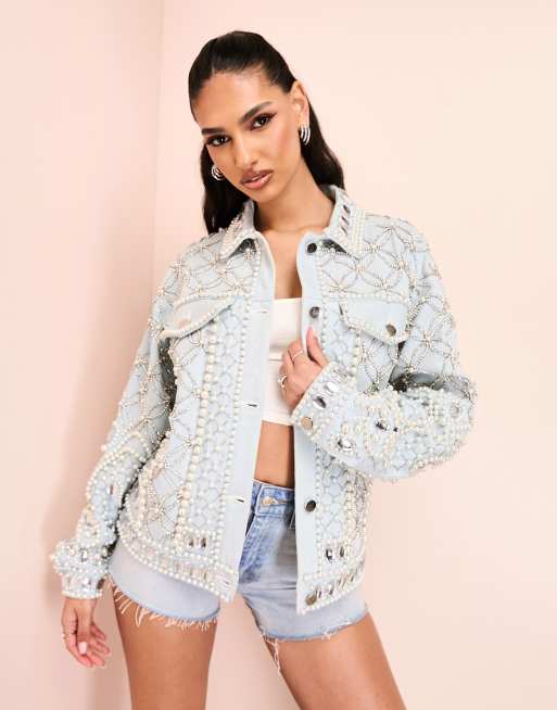 ASOS LUXE Veste en jean de qualite superieure avec strass et perles nacrees Bleu moyen delave ASOS