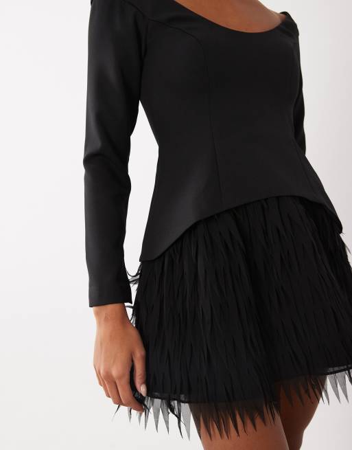 ASOS LUXE - Vestito corto strutturato a maniche lunghe nero con gonna con frange, 3 di 4