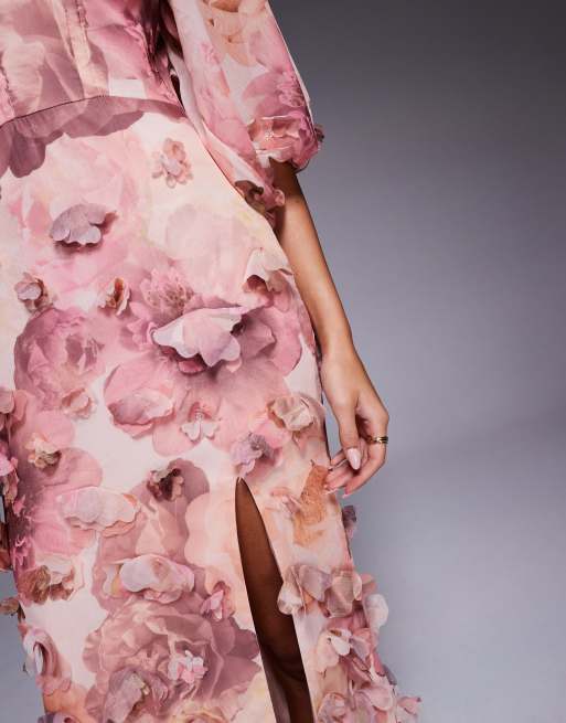 ASOS LUXE - Vestito lungo rosa con fiori 3D, 3 di 4