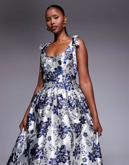 ASOS LUXE - Vestito midi jacquard blu a fiori con gonna a ruota, 3 di 4
