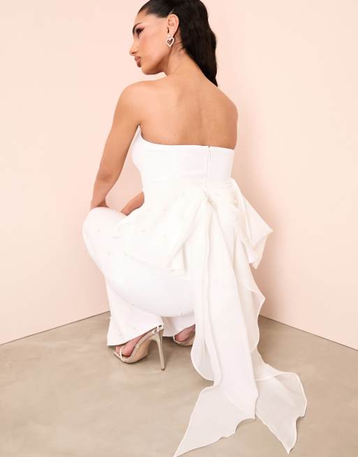 ASOS LUXE – Vit bandeau-topp i peplum-modell med pärlutsmyckad rosett, 3 av 4