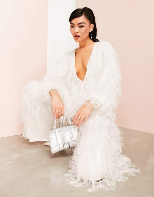 ASOS LUXE – Vit jumpsuit med djup urringning och fuskfjädrar, 4 av 4