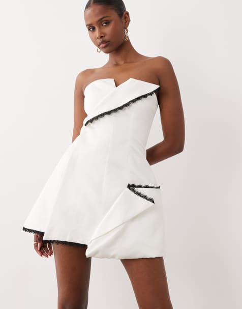 ASOS LUXE – Vit miniklänning i satin med bandeau-ringning och kontrastfärgade detaljer - view 1