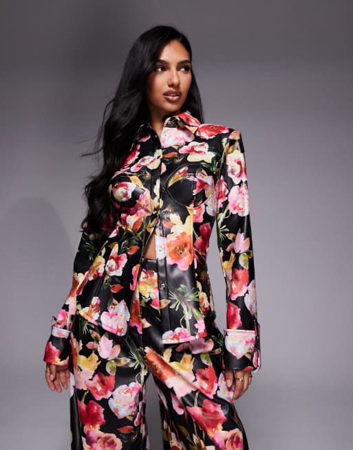 ASOS Luxe – Zestaw z poliuretanu w kwiatowy wzór: spodnie z szerokimi nogawkami z zakładkami i zbierana w talii koszula, 2 z 3