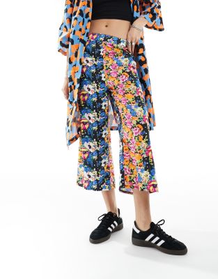 ASOS MADE IN KENYA - Hose mit Blumenprint und elastischem Bund-Bunt