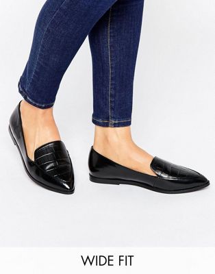 wide fit pointed shoes