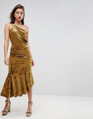 ASOS Midi-jurk met blote schouder en verlaagde fluwelen zoom-Goud