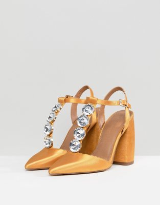 peacocks block heels