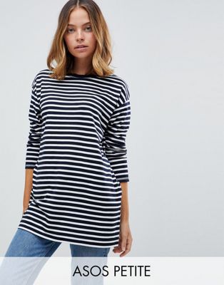 ASOS PETITE – Randig, långärmad t-shirt i oversize-modell-Flerfärgad
