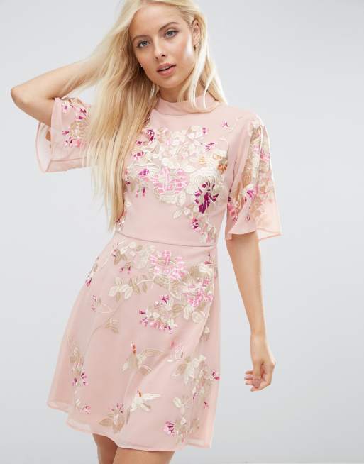 ASOS – PREMIUM – Minikleid mit Blumen-Stickerei