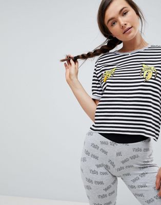 ASOS  – Pyjamasset med leggings och t-shirt med broderade bananer och Tres Cool-tryck-Flerfärgad
