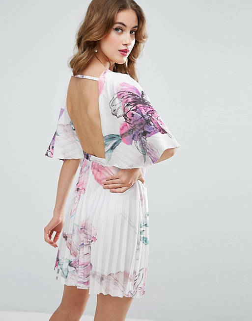 ASOS - Robe courte kimono plissée effet cape avec motif floral façon esquisse
