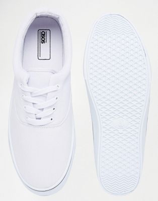 scarpe bianche di tela