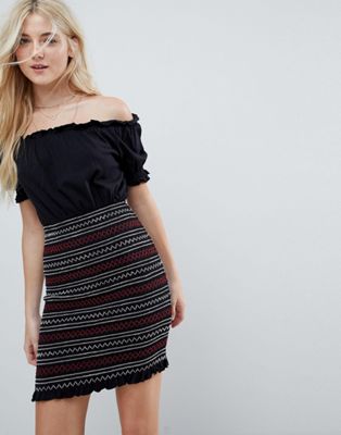 ASOS – Solklänning med bara axlar och smockad, broderad panel på kjolen-Svart