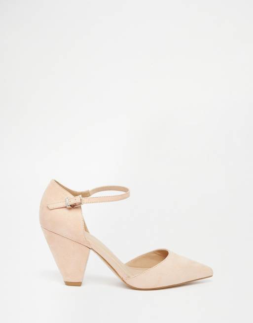 Speaker store pointed heels