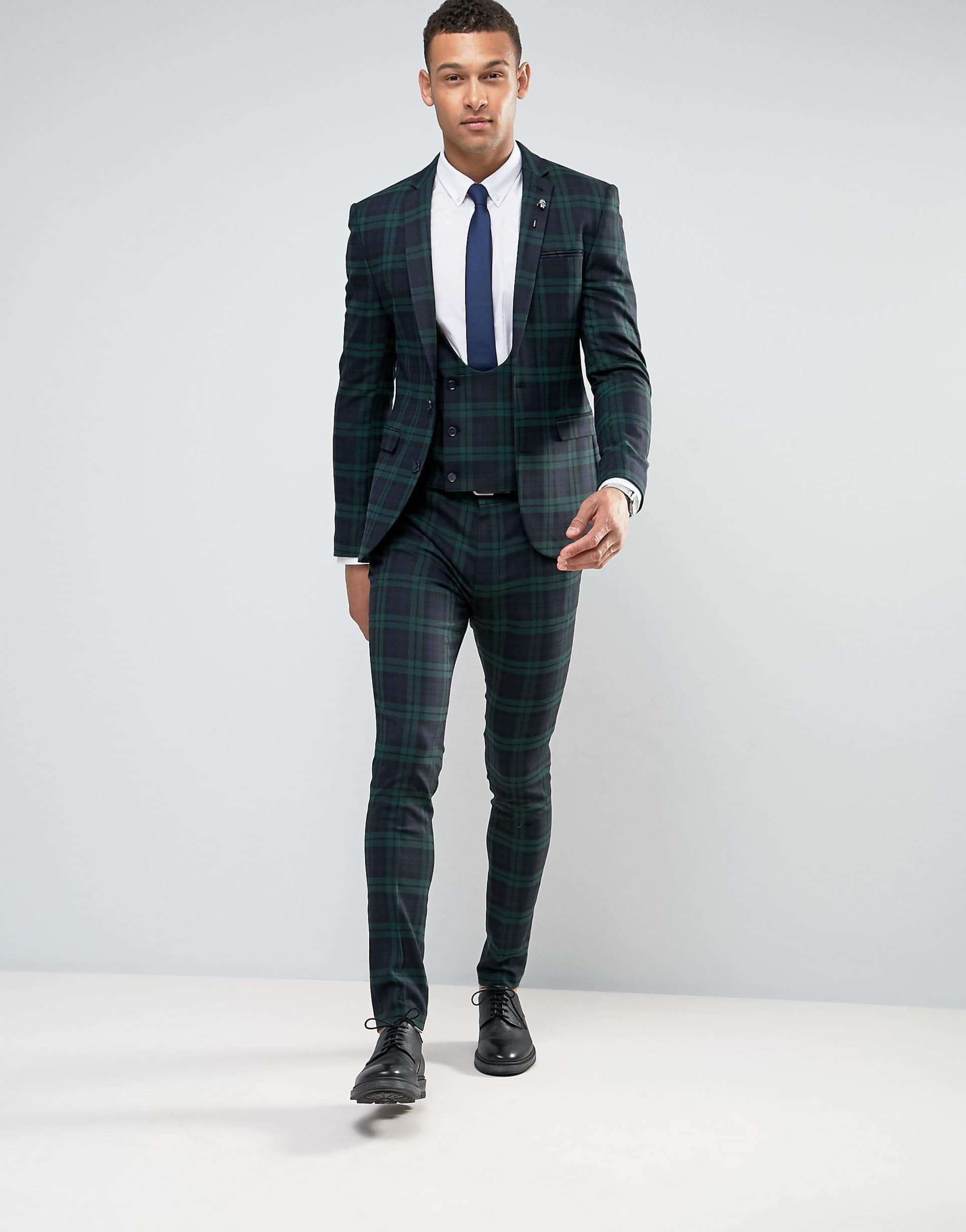 Классический костюм с зауженными брюками мужской. Костюмы мужские зауженный. Мужской костюм приталенный с зауженными брюками. Мужские костюмы с зауженными брюками. Серый приталенный костюм.