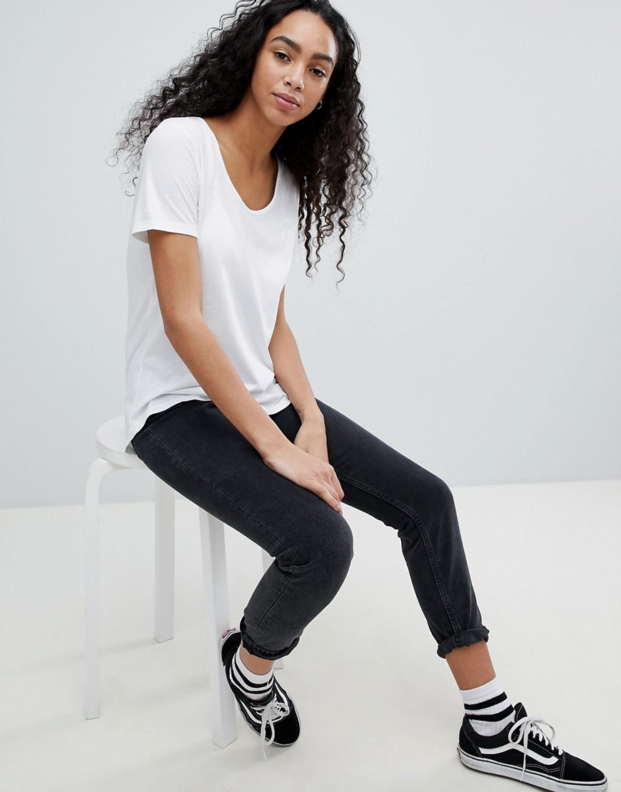 ASOS T-Shirt with Scoop Neck and Curved Hem-White