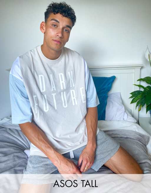 ASOS Tall – Dark Future – Lang geschnittenes Oversized-T-Shirt mit Logodruck und Blockstreifen an den Ärmeln