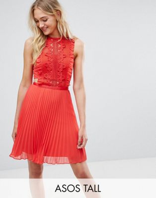 ASOS TALL – Plisserad miniklänning i förklädesstil i spets-Röd