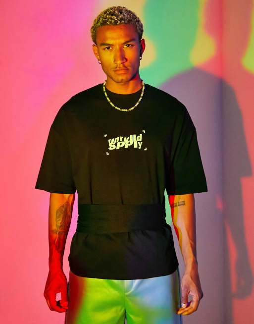ASOS - Unrvlld Spply - Extreem oversized T-shirt met logoprints en gestrikte taille in zwart, 4 van 4