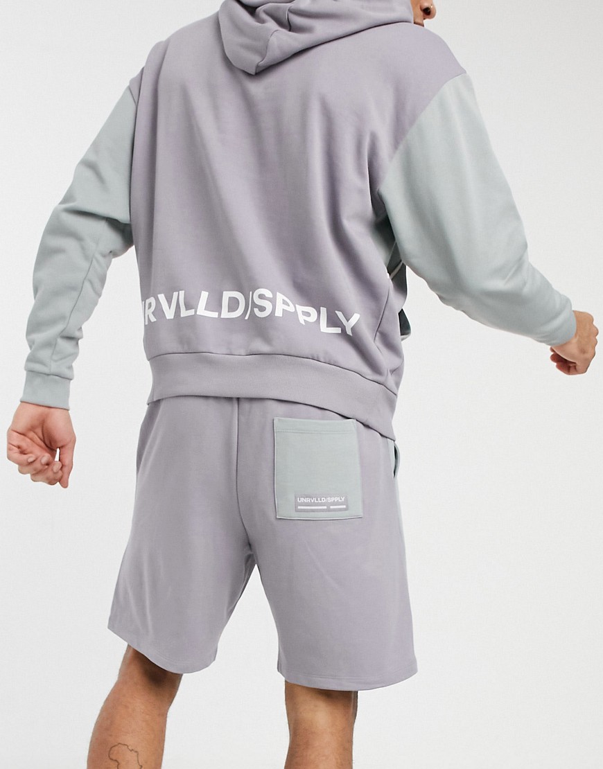 ASOS - Unrvlld Spply - Oversized hoodie met cut-and-sew en print op de rug in grijs, deel van combi-set