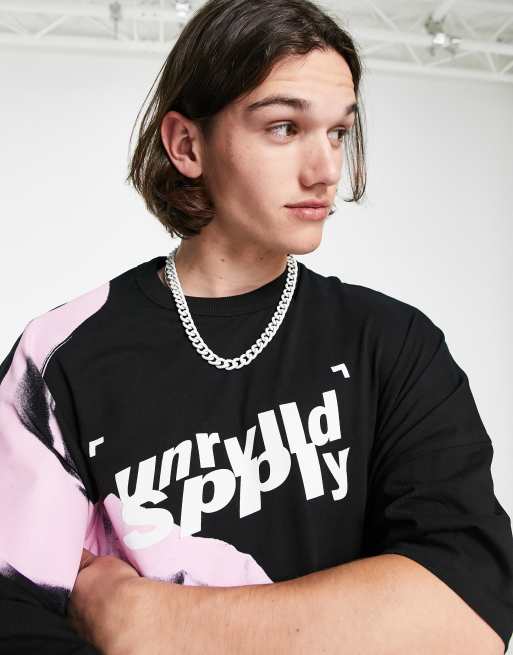 ASOS – Unrvlld Spply – Super-Oversize-T-Shirt in Schwarz mit Logoprint und platziertem Print, 4 von 4