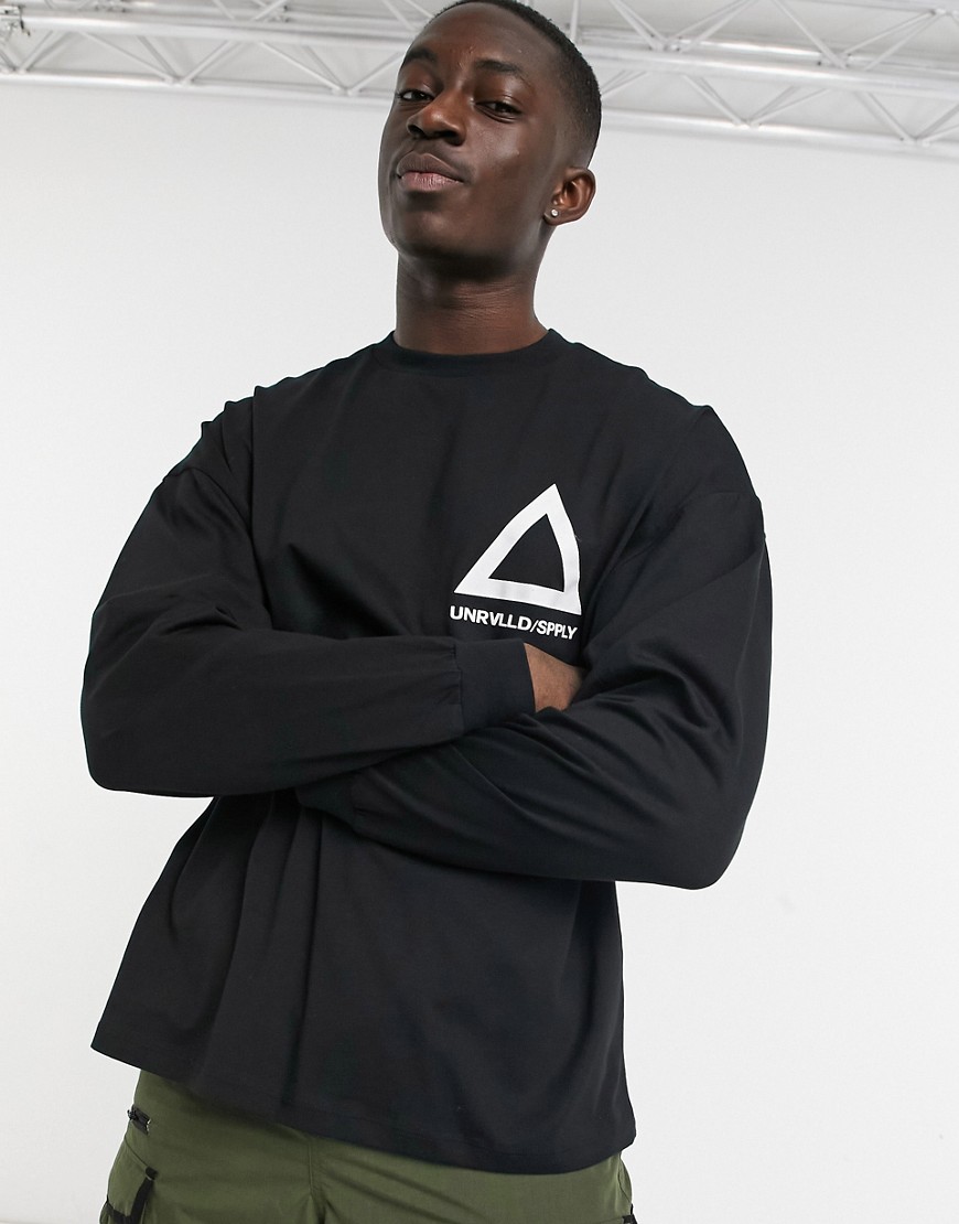 ASOS Unrvlld Spply – Svart, långärmad t-shirt i oversize-modell med tryck på bröstet
