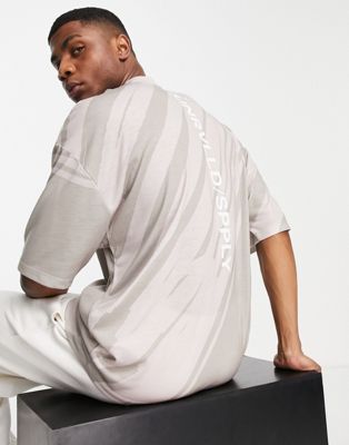 Homme - Unrvlld Spply - T-shirt oversize avec imprimé abstrait en diagonale - Neutre