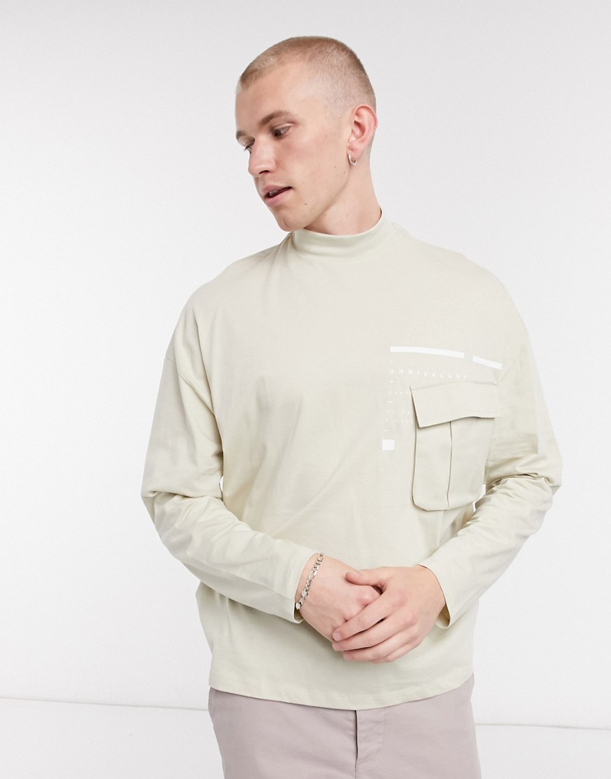 ASOS – Unrvlld Supply – Långärmad t-shirt i oversize-modell med halvpolokrage och cargoficka-Beige