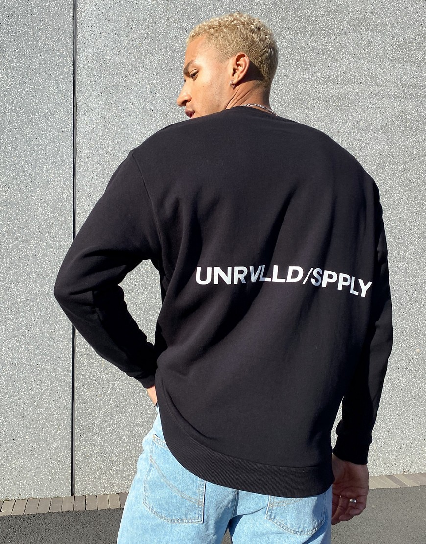 ASOS – Unrvlld Supply – Sweatshirt i oversize- och longline-modell med tryck baktill-Grå