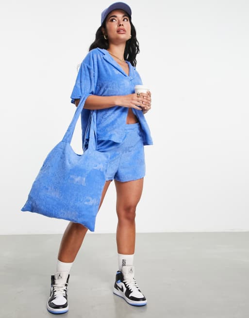 ASOS – Weeekend Collective – Niebieska torebka typu tote z tkaniny frotté z wypalonym nadrukiem WCA 