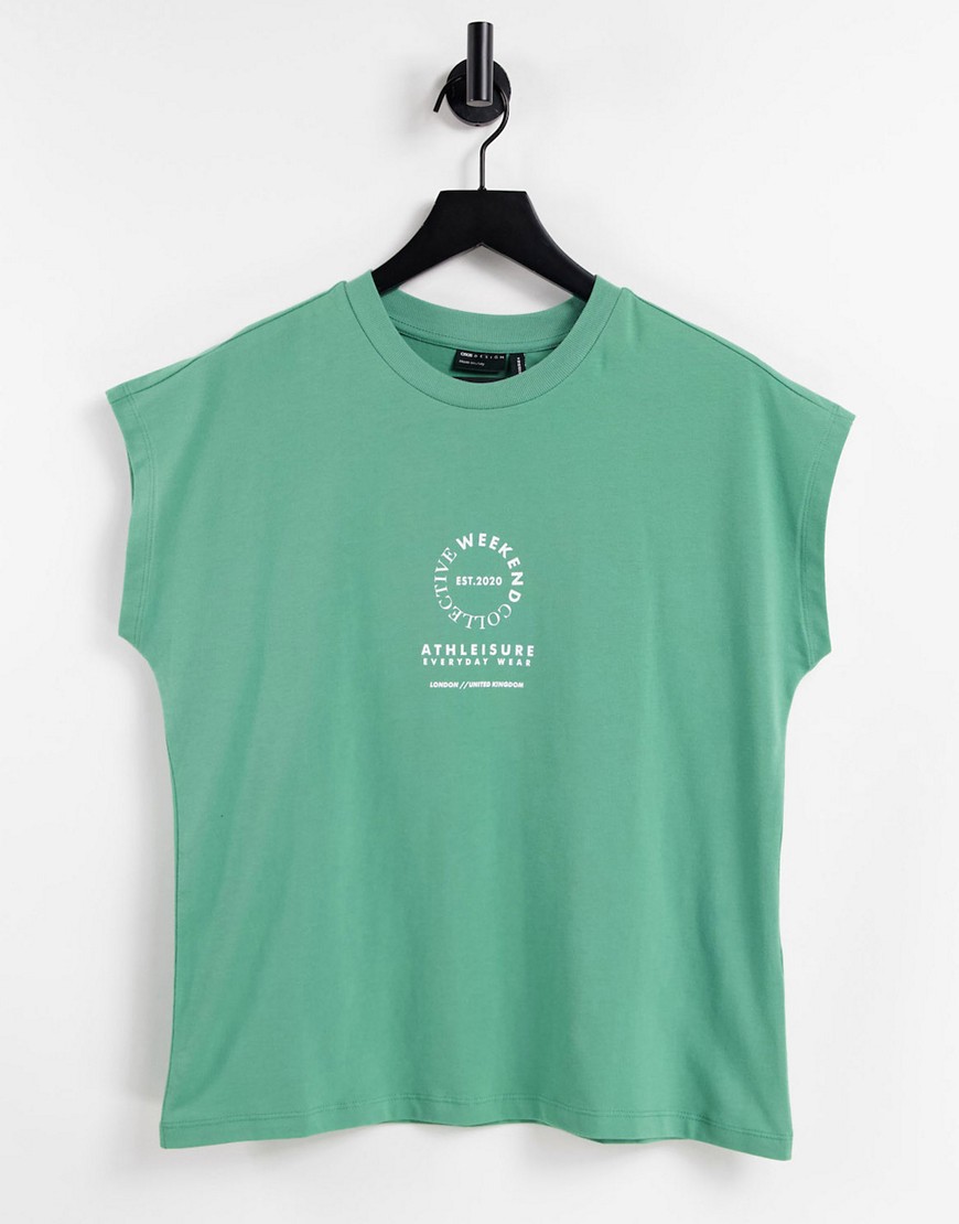 ASOS Weekend Collective – Blekt kakigrön ärmlös t-shirt med logga, del av set-Grön/a