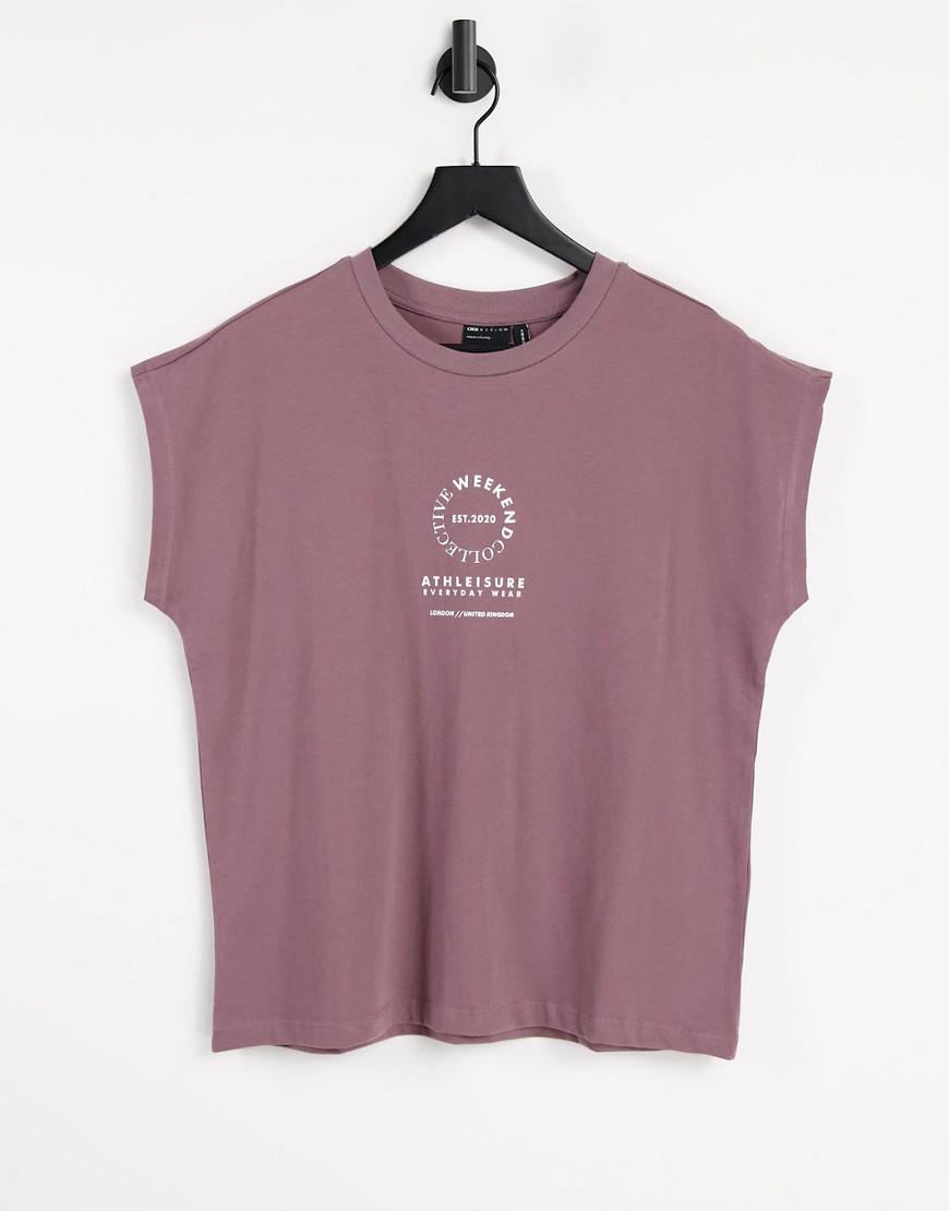 ASOS – Weekend Collective – Brun ärmlös t-shirt med logga och tvättad finish, del av set