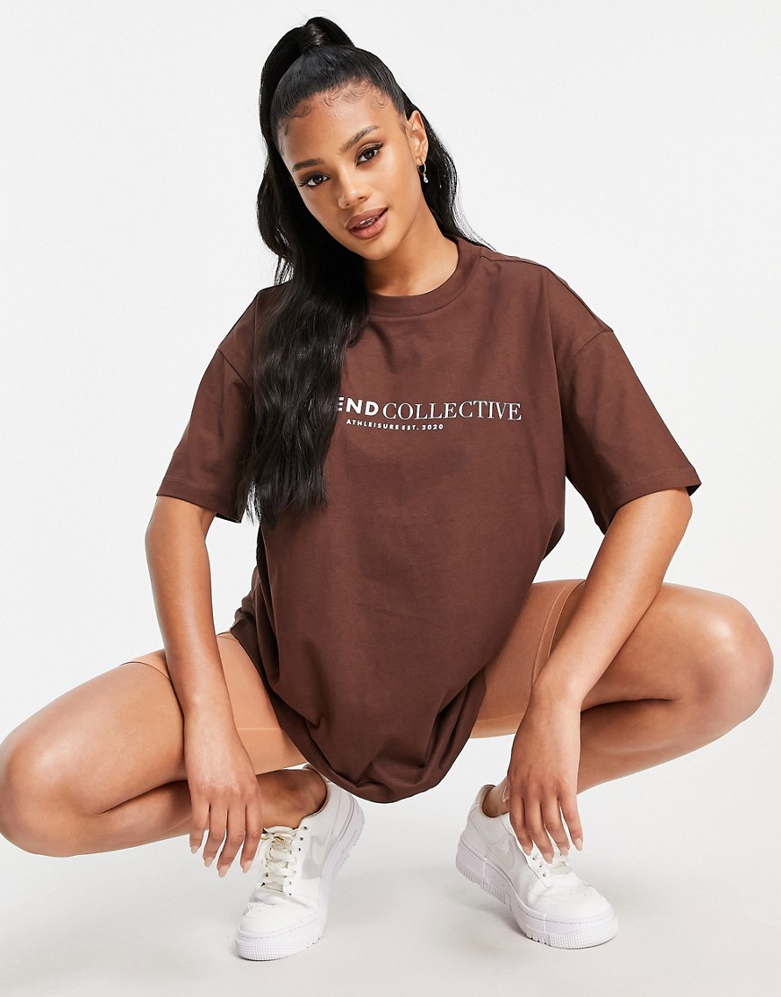 ASOS – Weekend Collective – Brun t-shirt i oversize med logga