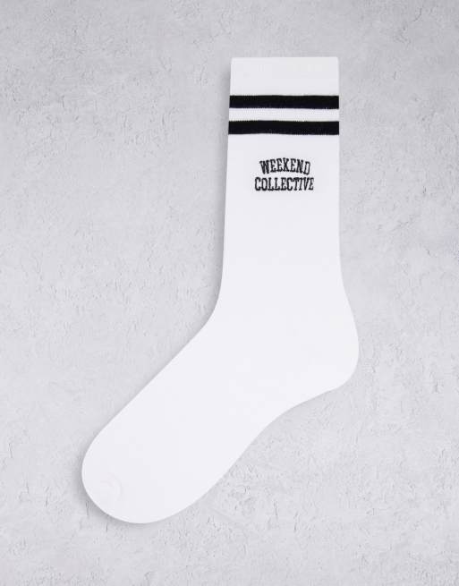 ASOS - Weekend Collective - Chaussettes longueur mollet côtelées à logo et rayures - Blanc