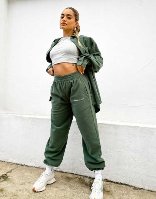 https://images.asos-media.com/products/asos-weekend-collective-co-ord-fleece-jogger-in-khaki/200819100-1-khaki?$n_640w$&wid=513&fit=constrain