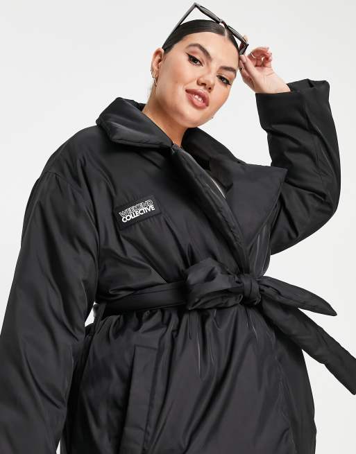 ASOS Weekend Collective Curve – Svart vadderad kappa med skärp och logga, 2 av 4