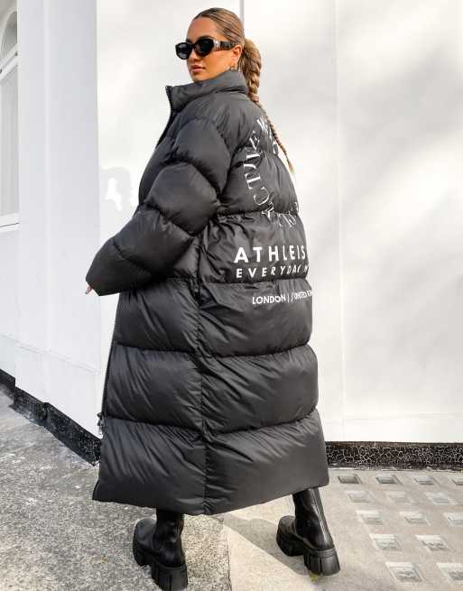 ASOS Weekend Collective – Czarny ocieplany płaszcz maxi z grafiką na plecach