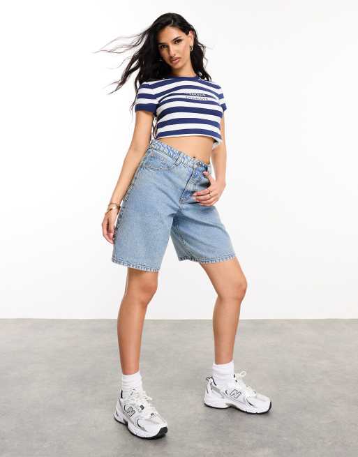 ASOS Weekend Collective - Denim short met lange pasvorm in blauw met acid wash