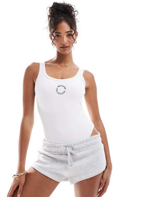 ASOS Weekend Collective – Gerippter Badeanzug in Weiß mit U-Ausschnitt und aufgesticktem Logo