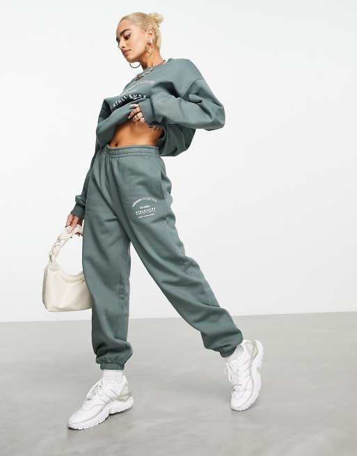 ASOS - Weekend Collective - Joggers oversize con logo arcuato color kaki