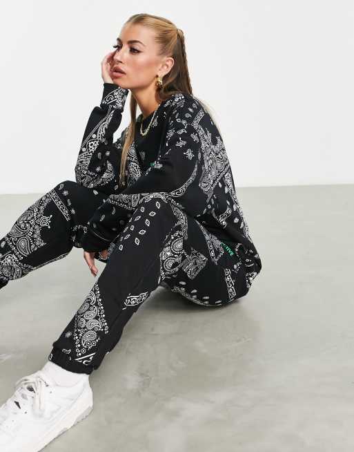 ASOS - Weekend Collective - Joggingbroek met bandanaprint in zwart